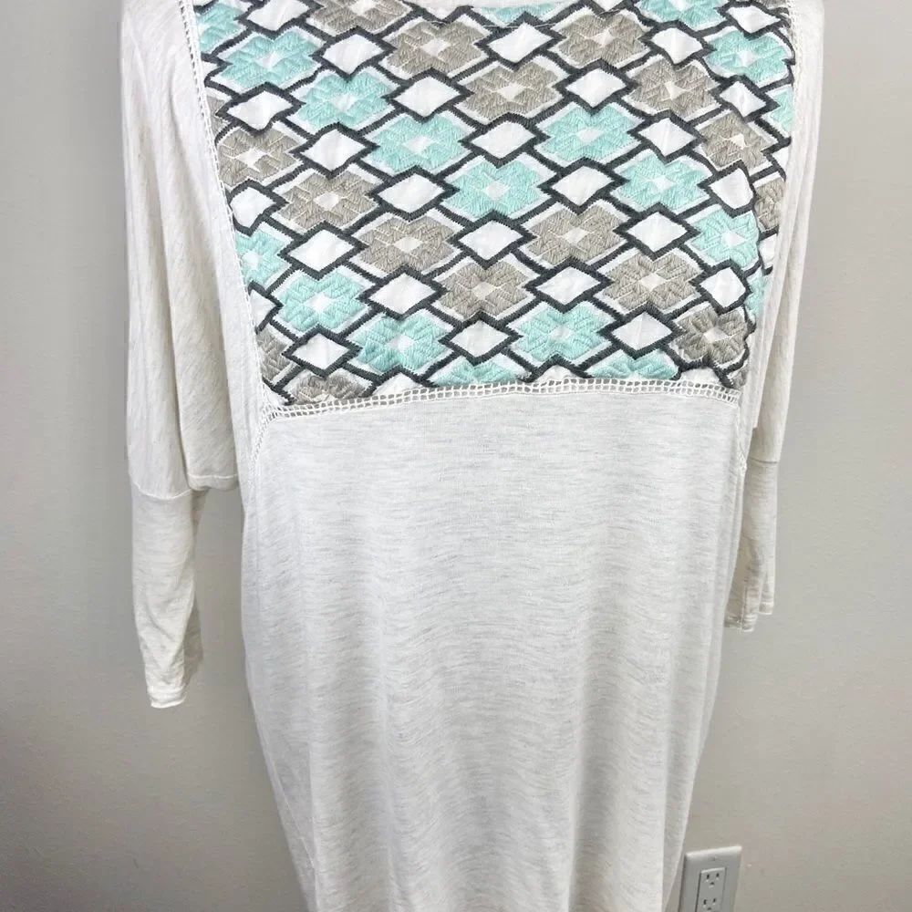 Dolan Embroidered Batwing High Low Tunic - Picture 3 of 6